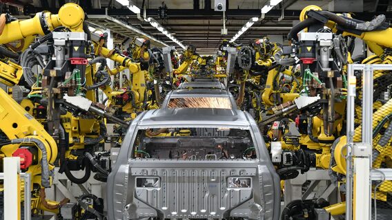 «Величезне марнування грошей». CEO Mitsubishi пояснив, чому автомобільні заводи не підходять для виробництва військових дронів