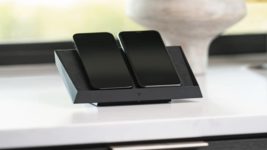 Tesla почала продавати «зарядку-килимок» за $300. Ціна на аналоги в конкурентів — від $40