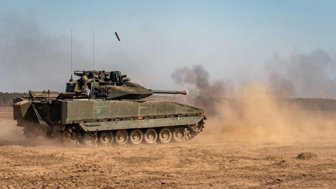 Украина и Швеция будут производить БМП CV-90. В планах — 1000 скандинавских зверей, которые будут уничтожать врагов.