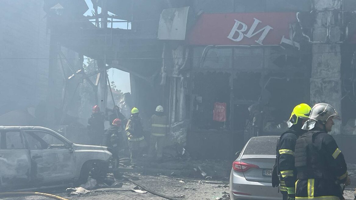 Через удар російського дрона на Одещині вщент згоріло відділення «Нової пошти»