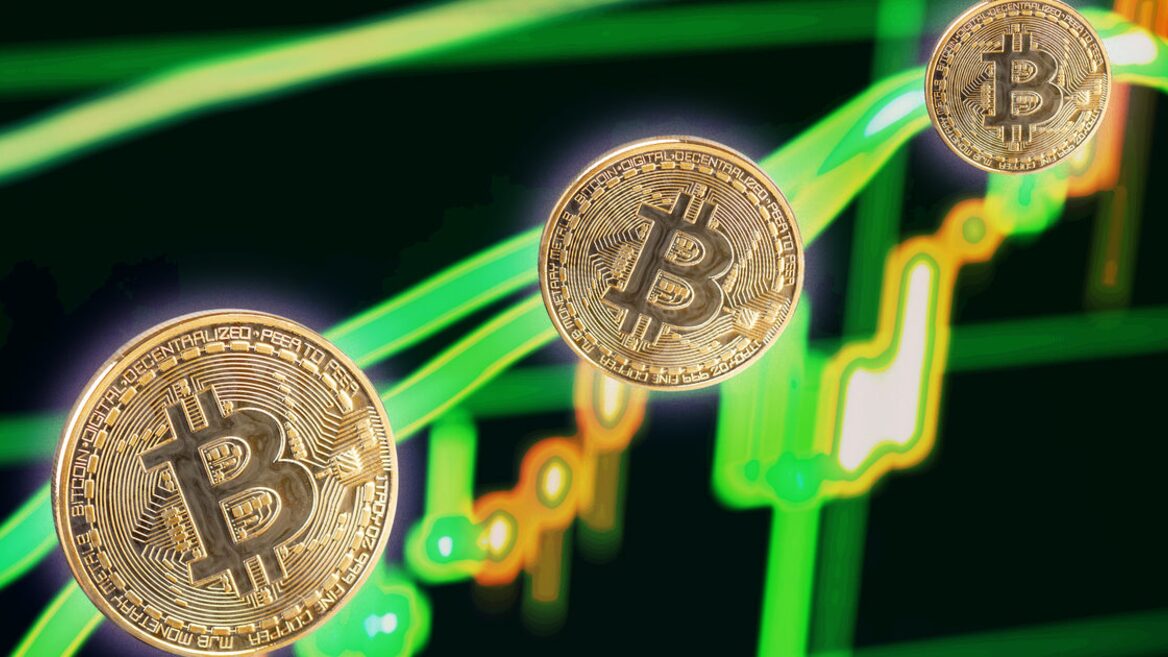 Bitcoin оговтується після обвалу: курс знову вище $93 000