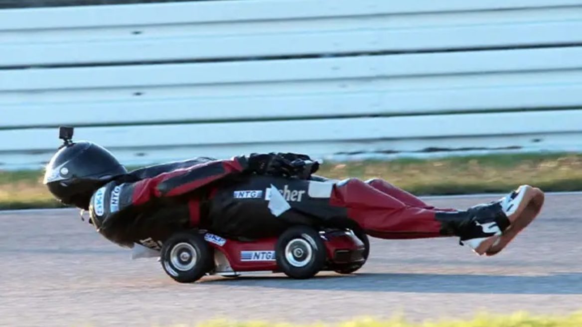 Інженер з Німеччини переробив іграшковий автомобіль який тепер здатен розвивати максимальну швидкість до 14845 км/г
