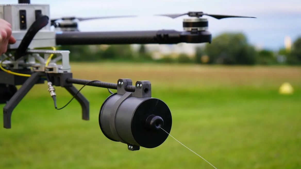 An American volunteer developed a fiber-optic drone for the Ukrainian Armed Forces and tested his prototype on the battlefield in Ukraine