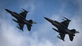 UPD. В Україні розбився F-16 під час масованої атаки, стверджує WSJ. Генштаб офіційно підтвердив втрату літака