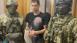 Киберспециалисты СБУ нейтрализовали в Киеве хакерскую группировку, которая воровала деньги с банковских счетов украинцев и выращивала каннабис