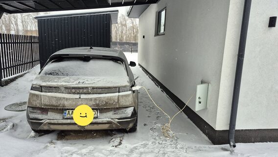 «Без електромобіля ці 45 годин без світла були б значно похмурішими». Український розробник показав, як електромобіль може живити будинок під час блекаутів