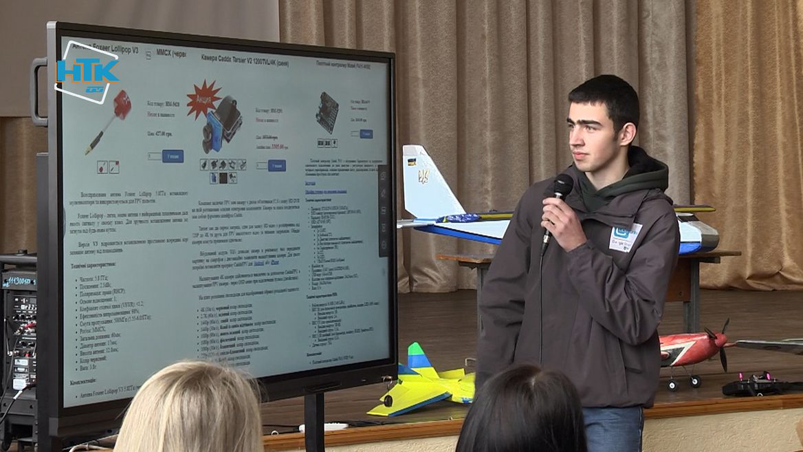 Школяр із Прикарпаття розробив дрон-розвідник для військових: що він вміє