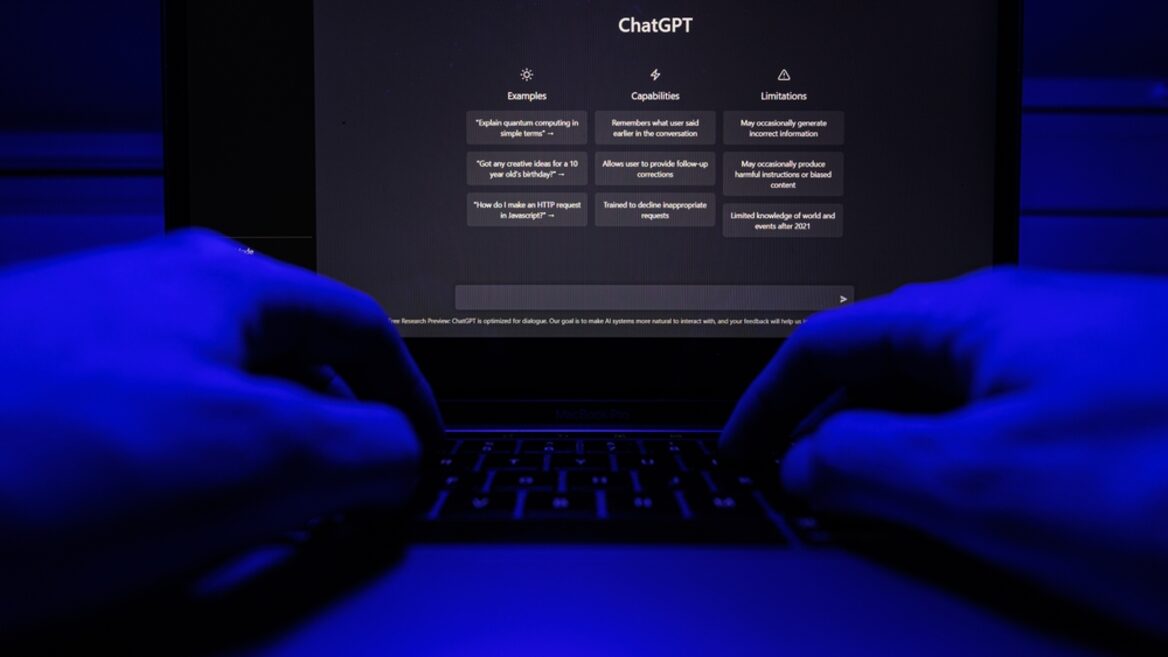 ChatGPT заохочував американця переслідувати та домагатися жінок. Чоловік вів про це подкаст на Spotify