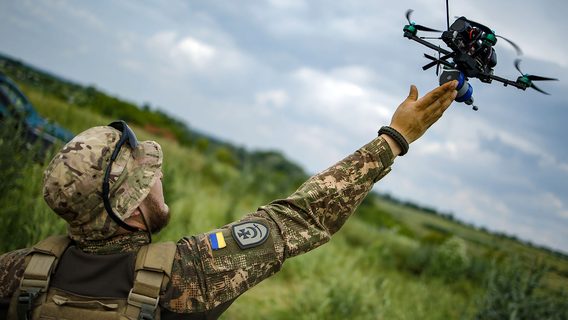 UPD. Відкат у 30% на FPV. Що відомо про масштабну схему збагачення нардепа, голови ОВА та керівника військової частини. Нардепа вже відправили під варту