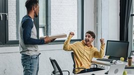 Программист, сократившийся в мае прошлого года, возобновился на работе через суд и отсудил у работодателя годовую зарплату