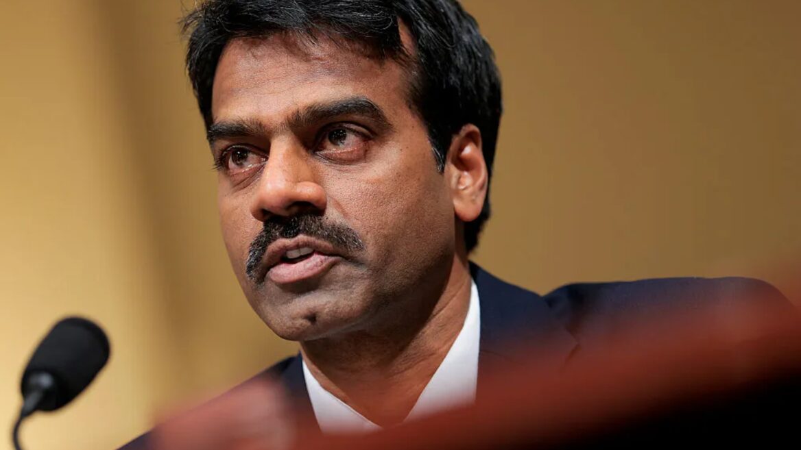 Очільник американської агенції з кібербезпеки завантажував конфіденційні документи в публічну версію ChatGPT