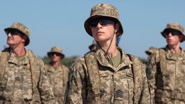 Минобороны официально отложило обязательный военный учет женщин на 1 год —  до октября 2023 г.