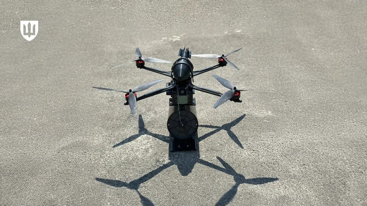 Вітчизняний FPV-дрон з оптоволоконним управлінням: ЗСУ отримали нову «пташку»