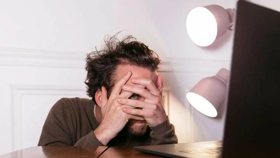 «Моногамність у роботі — це скоріше стереотип, ніж правило». ІТ-компанія випадково дізналася, що розробник працює одночасно на двох роботах. Цей випадок викликав жваву дискусію в LinkedIn