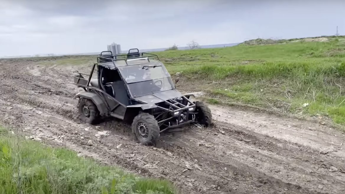 Київські винахідники збирають для військових багі «Дракаріс» які називають «автівкою Франкенштейна». Ось що вони можуть