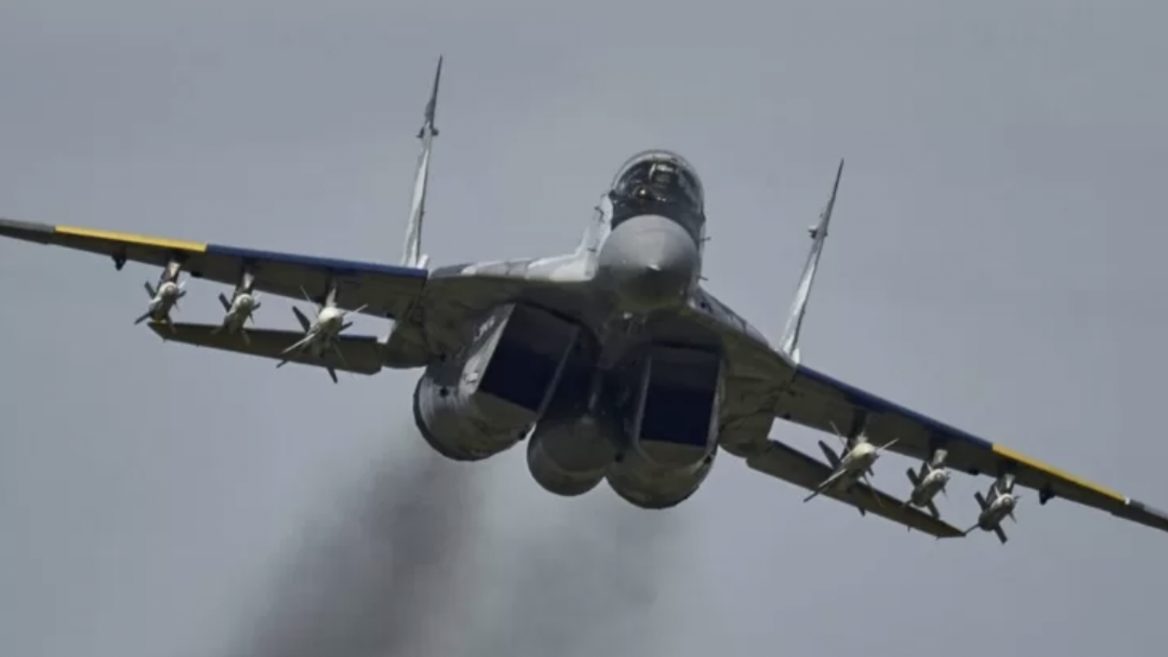Sky News: Український військовий літак вперше атакував ціль на території рф. Також військові поцілили по десантному кораблю