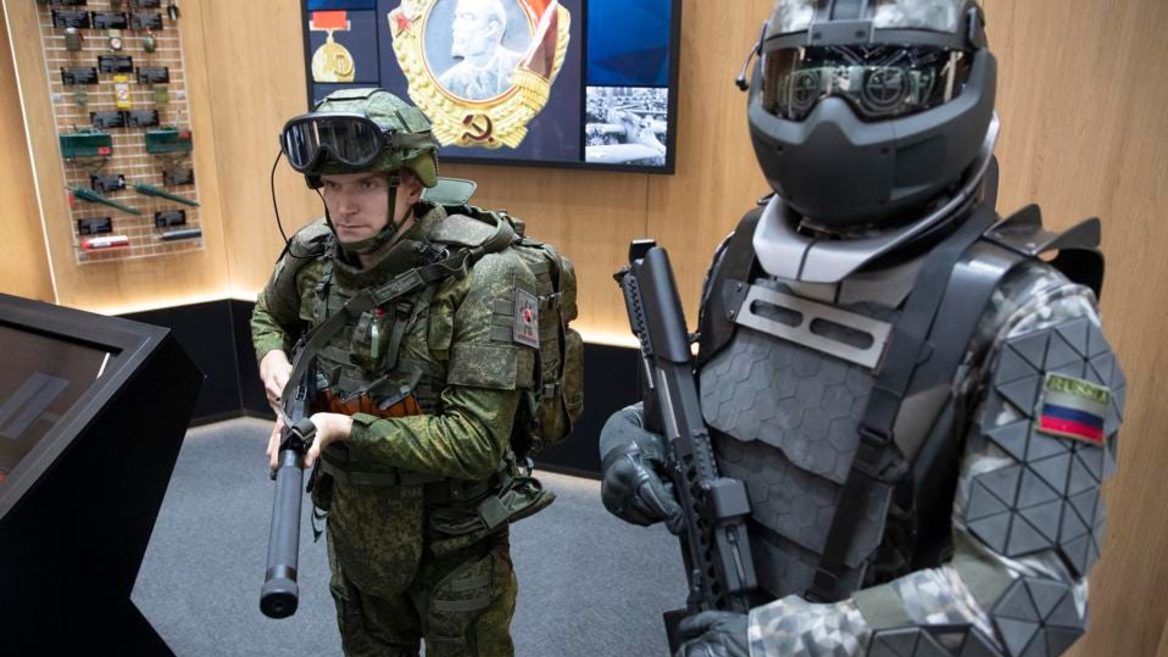 Росіяни готують екзоскелети для війни в Україні. Чому скоріш за все це просто некорисний мотлох