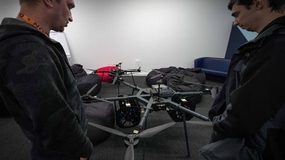 Украинский разработчик, работавший в Google и Facebook, создал устройство для сброса взрывчатки с дронов. И это только начало расцвета украинского military-tech