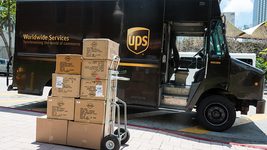 Американська поштова служба UPS припиняє роботу в Україні, росії, рб