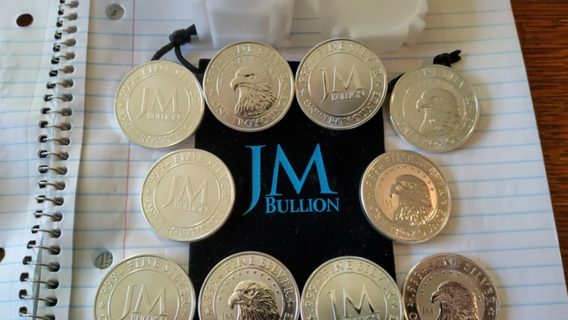 Компанія JM Bullion, яка володіє доменом Silver.com, тепер придбала ще й дорогоцінний Gold.com. Обидві адреси недоступні в Україні через «санкції США»