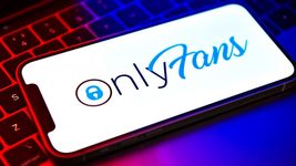 A Vinnytsia resident who paid for a subscription to the model's OnlyFans content complained about her to the police. Law enforcement officers conducted a control purchase to verify his words and find the girl. What now? A Vinnytsia resident who paid for a subscription to the model's OnlyFans content complained about her to the police. Law enforcement officers conducted a control purchase to verify his words and find the girl. What now?