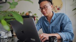 Финансист бросил работу ради Youtube. Он зарабатывал $120 000 в год, но создание видео приносит больше