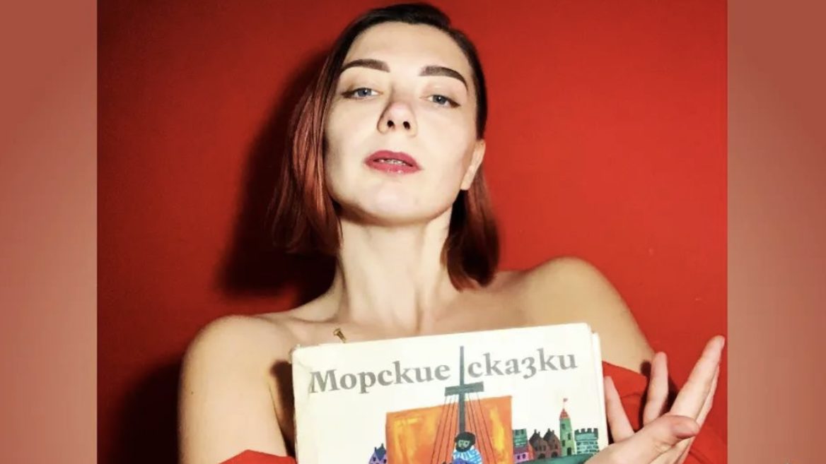 Харківська розробник ігор, яка називає себе не українкою, виступила проти спалення російських книг. Тепер дівчина заявляє, що їй загрожують зґвалтуванням та побиттям.