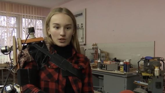 15-річна школярка з Луцька створила для саперів робота-аватара, яким можна керувати дистанційно. Вибухотехніки вже накинули оком на винахід