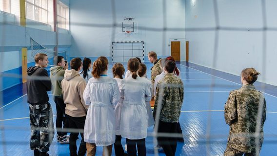 Міносвіти оголосило про оновлення в школах предмета «Захист України», обіцяють симулятори для управління дронами. А що ще