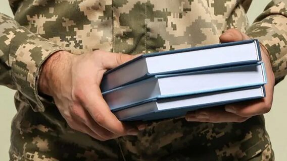«Всі малюють картинку, де колишній штурмовик після двомісячних курсів п'є смузі в опенспейсі. Це пастка». Чому ветеранам не варто сьогодні йти в IT - роздуми айтівця, що служив в армії