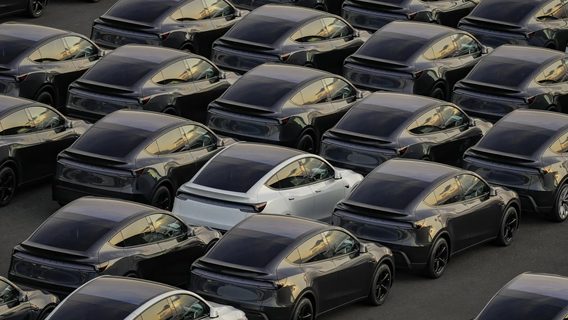Tesla розпускає команду Dojo — суперкомп'ютера для навчання ШІ, який Маск вважав вирішальним для розробки повноцінного автопілота