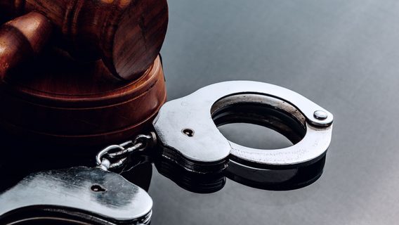Мешканець Львівщини отримав три роки тюрми, тому що не з'явився вчасно у військкоматі. Каже, що була повітряна тривога
