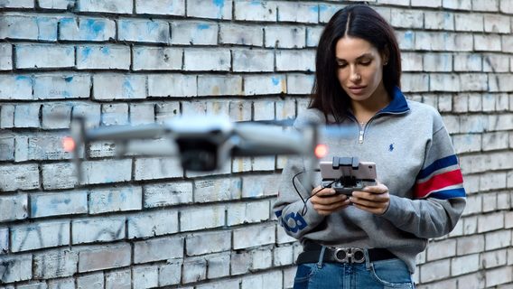 В Украине появилась школа, где девушек обучают пилотированию дронов