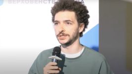 Стендап-комик Байдак: «Офис президента проводил встречу с блоггерами, но они никак не помогают Украине в соцсетях»