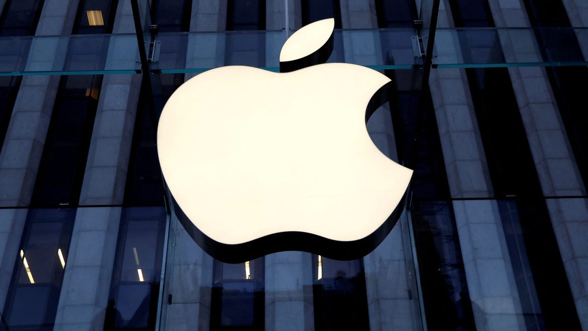Прибуток Apple в четвертому кварталі перевищив очікування аналітиків. Хоча продажі Mac впали на 34%, а iPad — на 10%