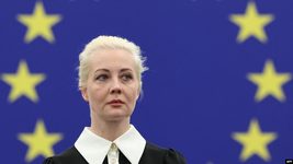 «Потужний борець за демократію, яка розмірковує про уроки, отримані російським рухом опору». На одній із найбільших технологічних конференцій Web Summit сьогодні виступить Юлія Навальна