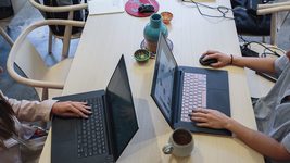 ИИ спровоцировал появление новой профессии. Инженеры подсказок, или «шептуны», зарабатывают до $335 000 в год. Вот в чем состоит их работа