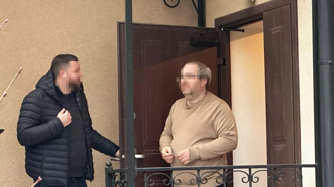 Київський блогер та «політексперт» отримав підозру від СБУ:  він поширював фейки про війну в Україні