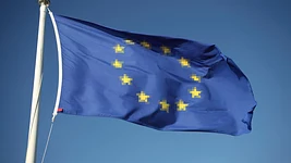 Понад 50 євродепутатів стали жертвами дипфейк-порнографії. В ЄС готують повну заборону ШІ-застосунків для «роздягання»