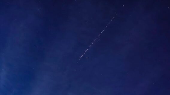 Один із супутників Starlink вибухнув на орбіті