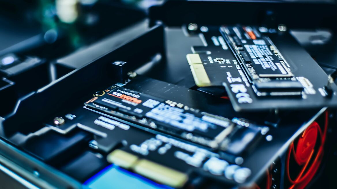 Windows 11 was "clogging" the system SSD while the second drive was almost empty. How was this fixed?