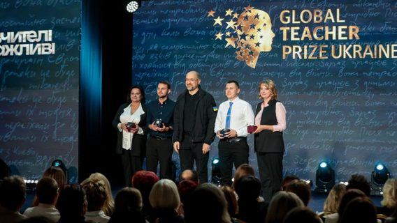 Учитель, объясняющий физику с помощью Мстителей, хоббитов и Дарта Вейдера, получил награду Global Teacher Prize Ukraine