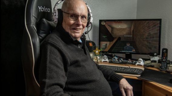 «Я божевільний дідусь, який грає у відеоігри 45 років — тепер я хочу почати транслювати онлайн». 81-річний британець хоче стати геймстрімером