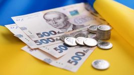 Трильйон - на армію. Що запланували в держбюджеті на 2023 рік: якими будуть мінімальна зарплата, пенсія, курс