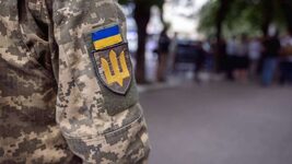 «Коли ти діловод, ти не чуєш вибухів, стогону, останніх слів. Ти не бачиш крові, поранених тіл без кінцівок та з випотрошеними нутрощами». Щоденник мобілізації від айтівця в Threads — про зміни психіки у війську, прифронтові міста та втрати 