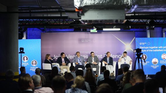 «Скільки FPV-дронів виготовила ваша країна минулого року? Нуль, або число настільки мале, що знадобився б мікроскоп, щоб його побачити!». Ажнюк різко розкритикував європейські підходи у виробництві озброєнь