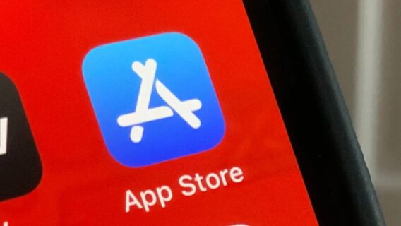 У Google Play та App Store знайшли десятки застосунків від російських підсанкційних компаній