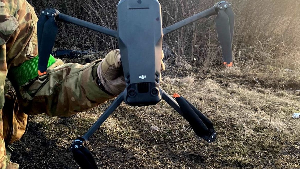 Зеленський підписав продовження податкових і митних пільг на наступний рік зокрема по дронам і комплектуючим. Як вони працюватимуть 