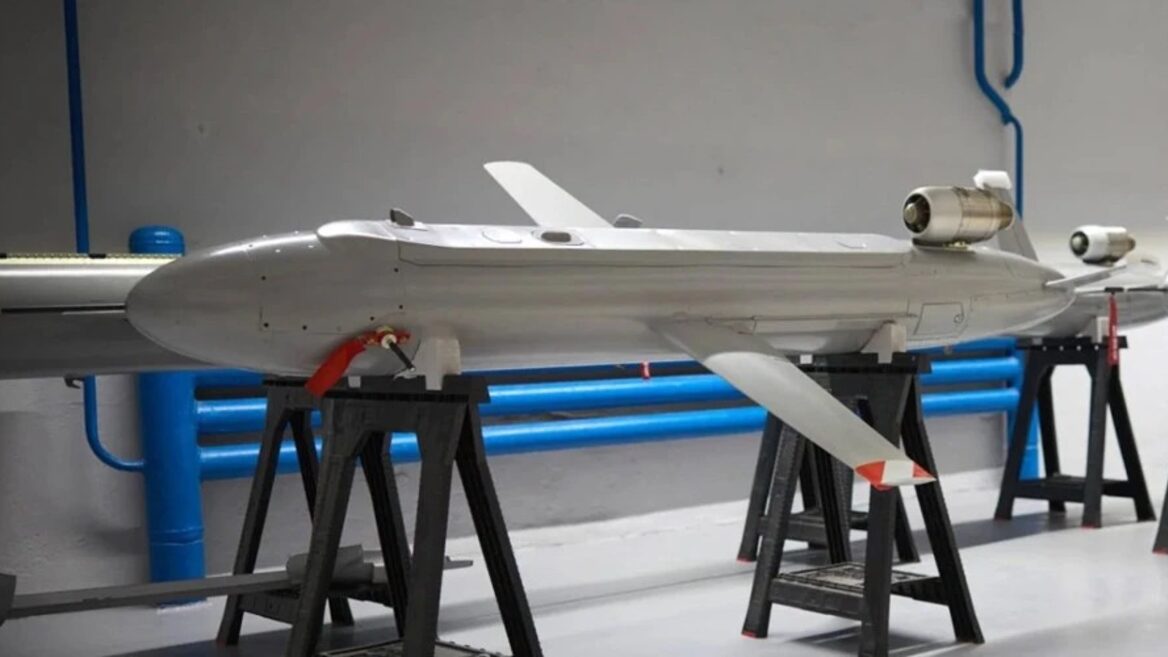 Стали відомі подробиці роботи «таємничого» реактивного дрону «Барс». Як його запускають по ворожим об'єктам