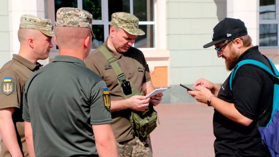З вересня всі працівники ТЦК та СП повинні носити бодікамери та здійснювати відеофіксацію під час перевірки документів або вручення повісток